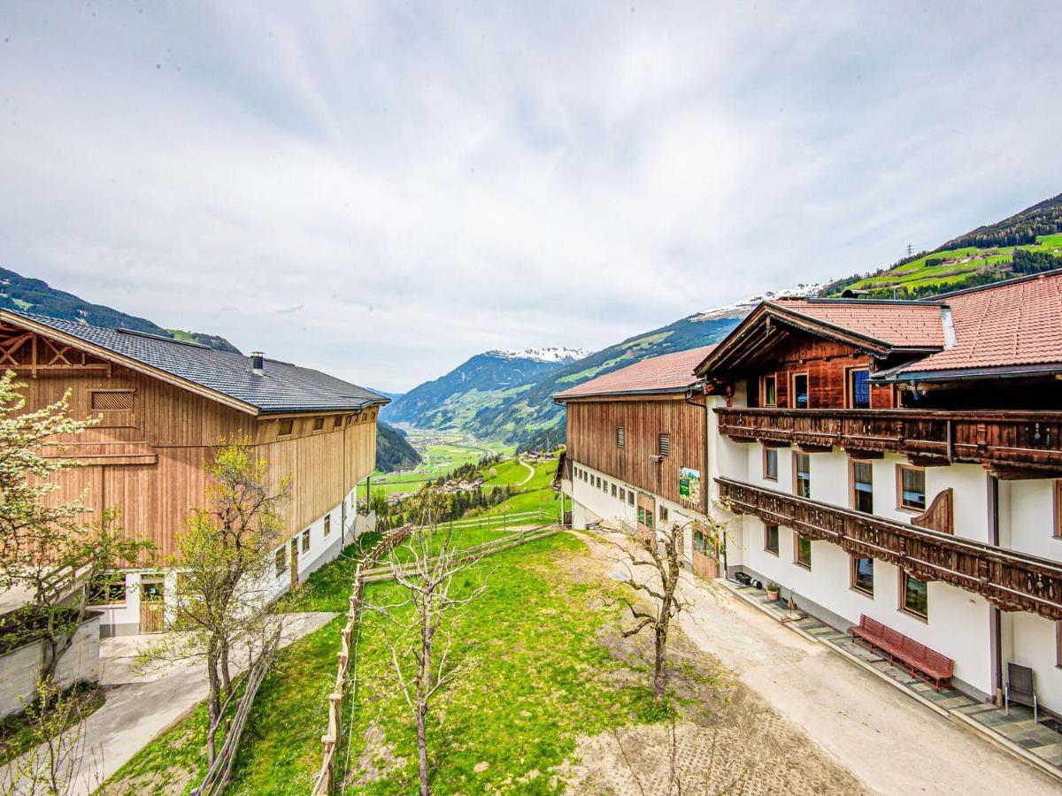 Relaxing Apartment In Hainzenberg With Ski Storage Exterior photo